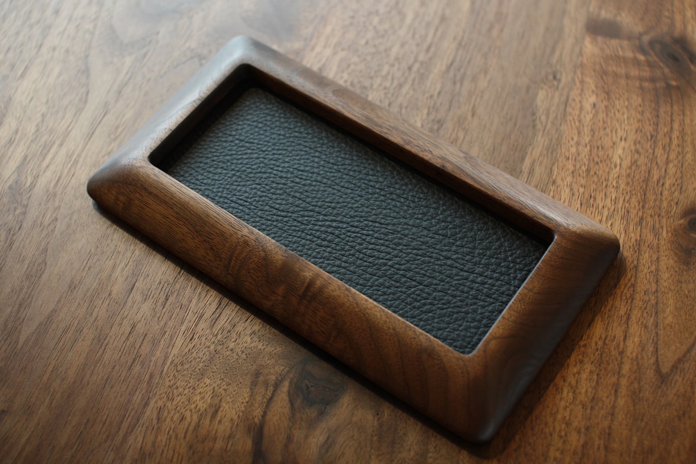 新製品「Glasses Tray」を発表しました。